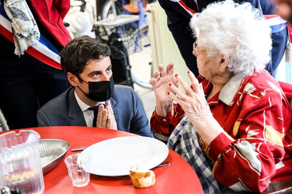 Exclu : Attal envisagerait de supprimer le taux réduit de CSG des retraités après les élections