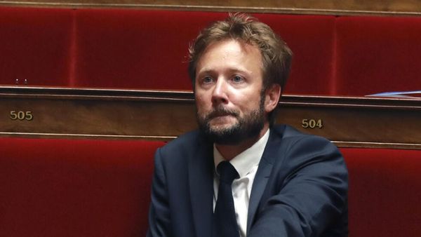 Mais pourquoi Macron a-t-il démenti l’arrivée de Boris Vallaud à Matignon ?