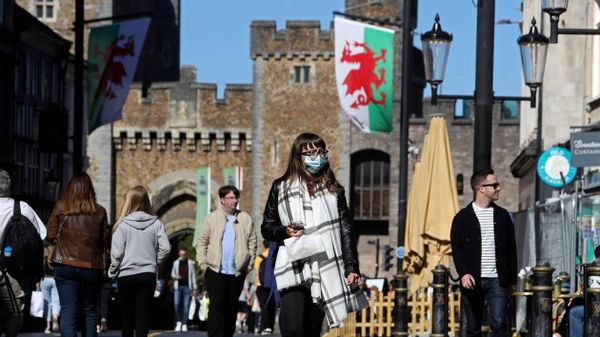 Pays de Galles : condamné à verser plus de 30.000 euros pour avoir toussé au visage d’une employée durant le COVID