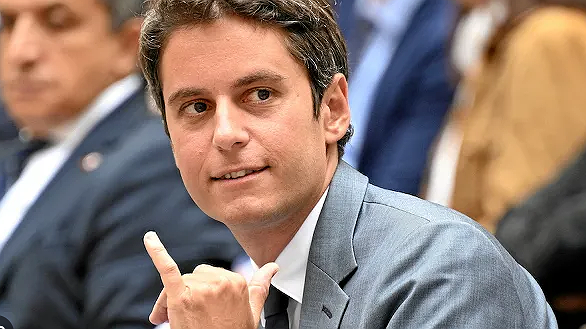 Loi Attal : les racailles adolescentes, des adultes en miniature ?