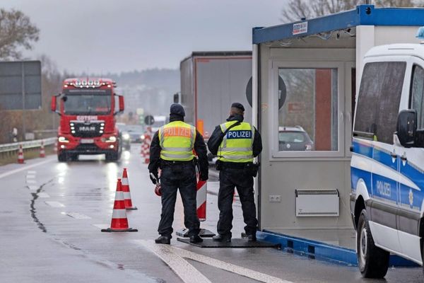 Contrôles aux frontières : la Hongrie poursuit l’Autriche en justice pour 19 centimes d’euro, par Ulrike Reisner