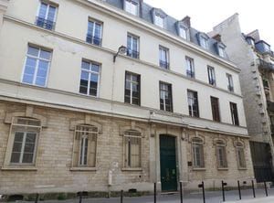 Le ministre des universités Patrick Hetzel se rend à l’Ecole centrale rabbinique de France pour défendre la politique d’Israël.