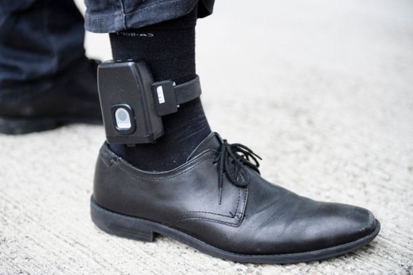 ‌Enchainé : le bracelet électronique de Nicolas Sarkozy a été posé