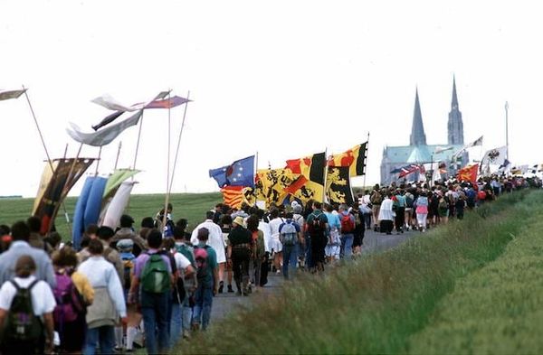 Solène Tadié explique le retour fulgurant de la foi et du sacré en France