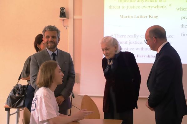 Censuré: Elisabeth Badinter n’a pas aimé qu’un lycéen lui parle du génocide de Gaza