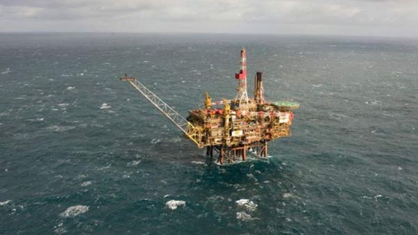 Quel serait le cours du pétrole brut annonçant un krach économique imminent ? par Arthur Cyclops