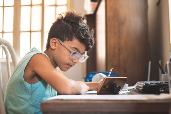 “Débranchez-les jusqu’à l’université”: une enseignante alerte sur les dangers de l’IA à l’école