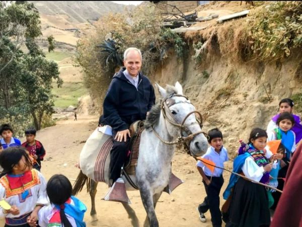 Un pape de toutes les Amériques: Léon XIV vient de renouveler son passeport péruvien!