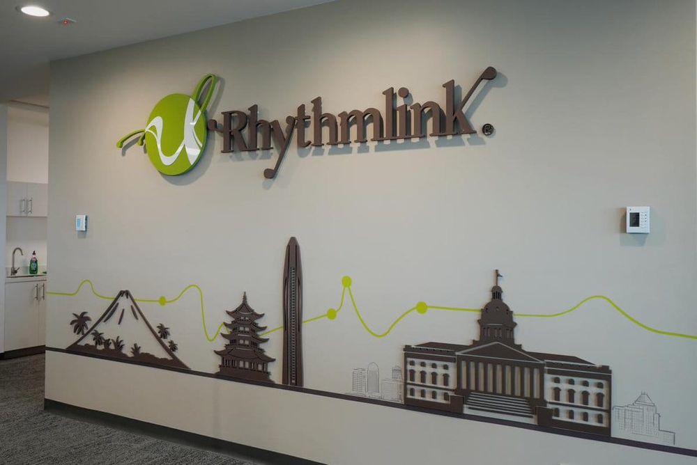 Rhythmlink abre planta en Coyol con 300 empleos en neurodiagnóstico