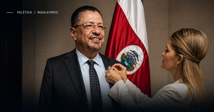 Fernández asume con mayoría legislativa, gabinete de continuidad — y Chaves en Hacienda