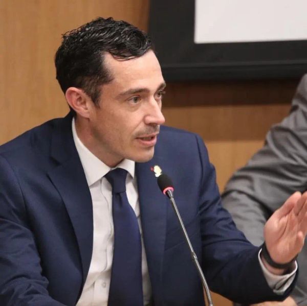 Proyecto legislativo obliga a retirar cableado en desuso