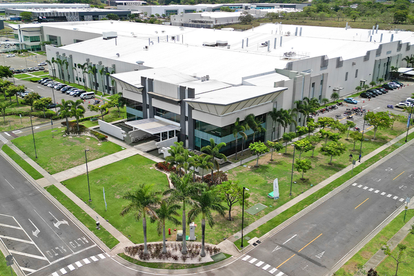 Switchback Medical firma planta en Coyol con cleanroom