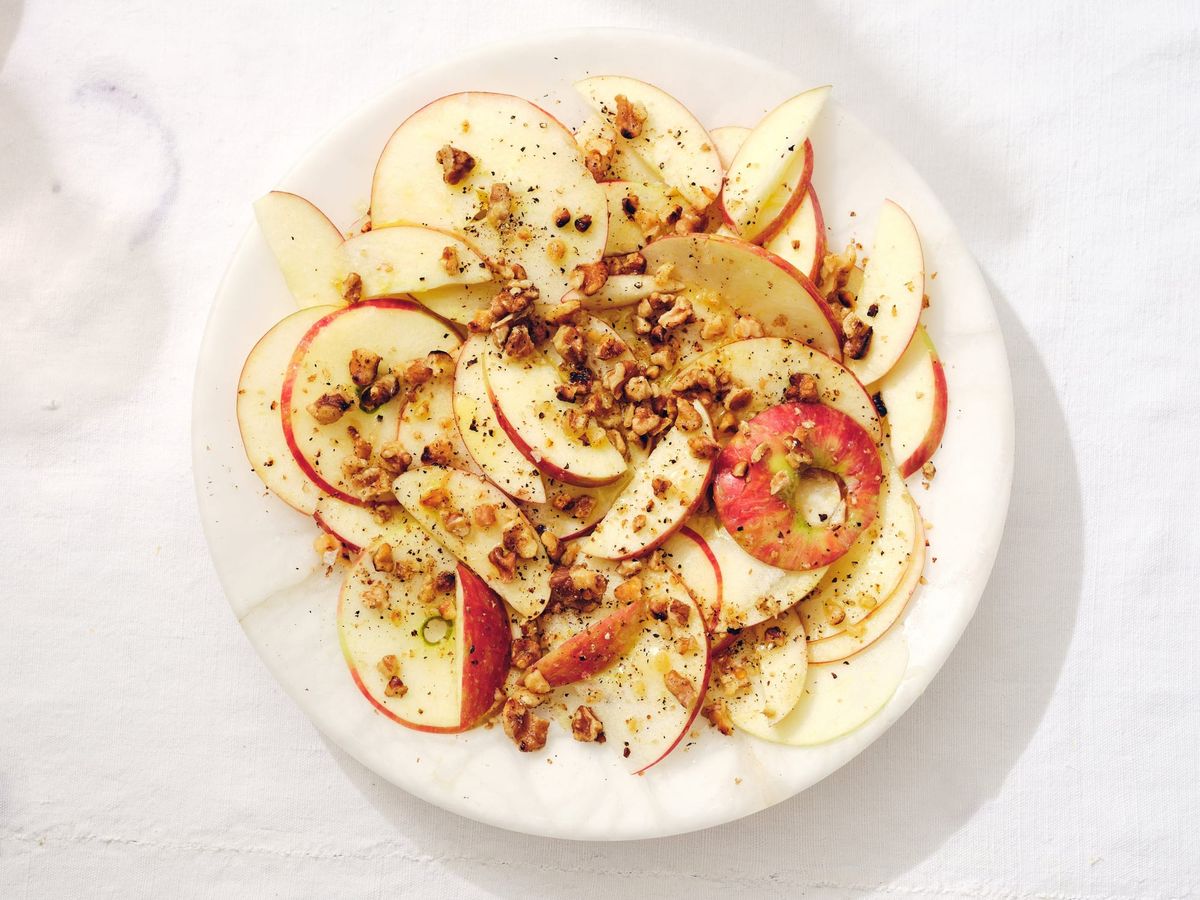 Apples with Honey and Crushed Walnuts