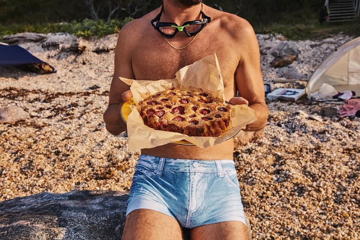 Old-Fashioned Strawberry Cake