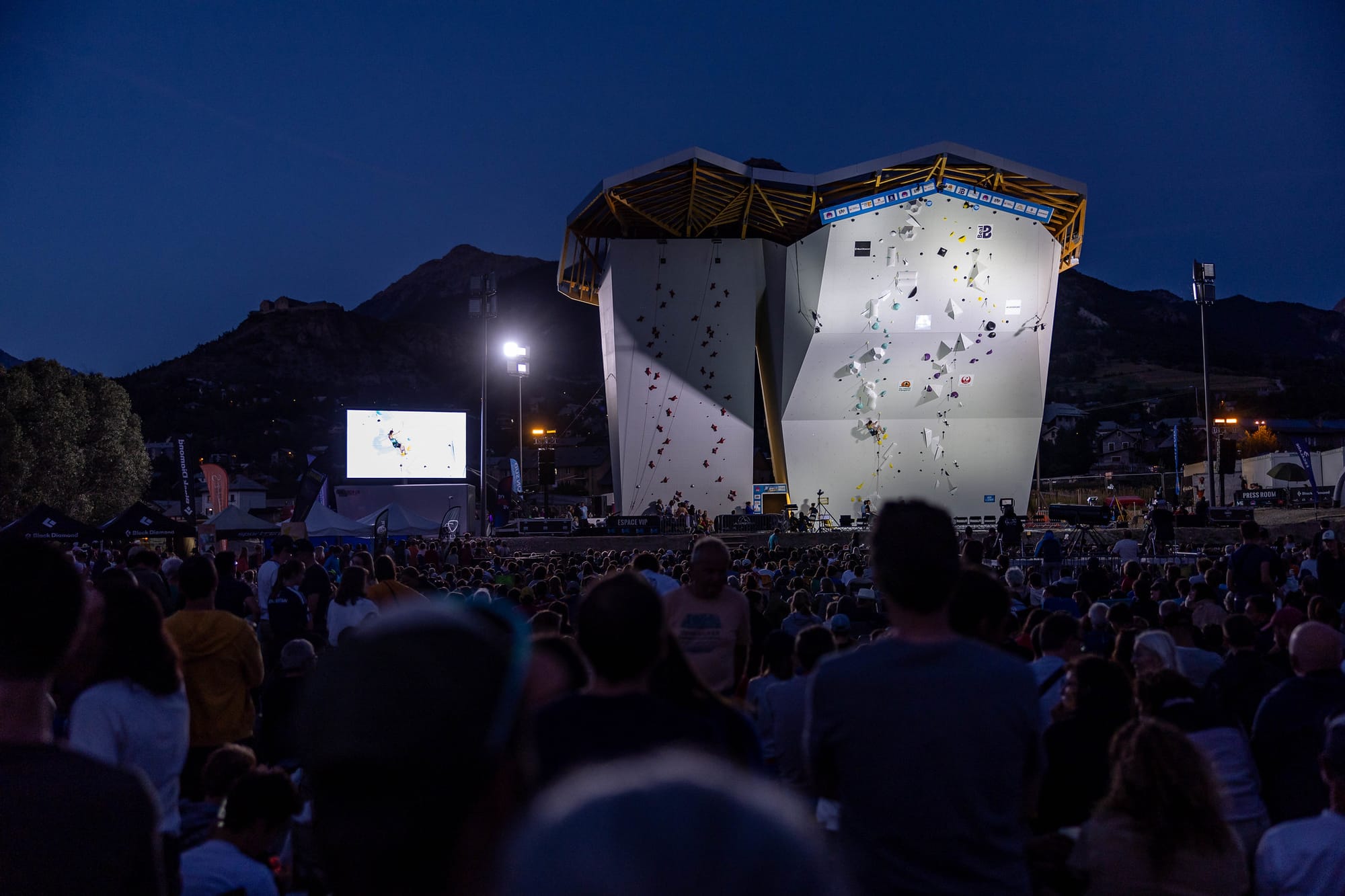 Oceania MacKenzie climbing in the Lead semi-final in Briançon (FRA) on the new Briançon wall.