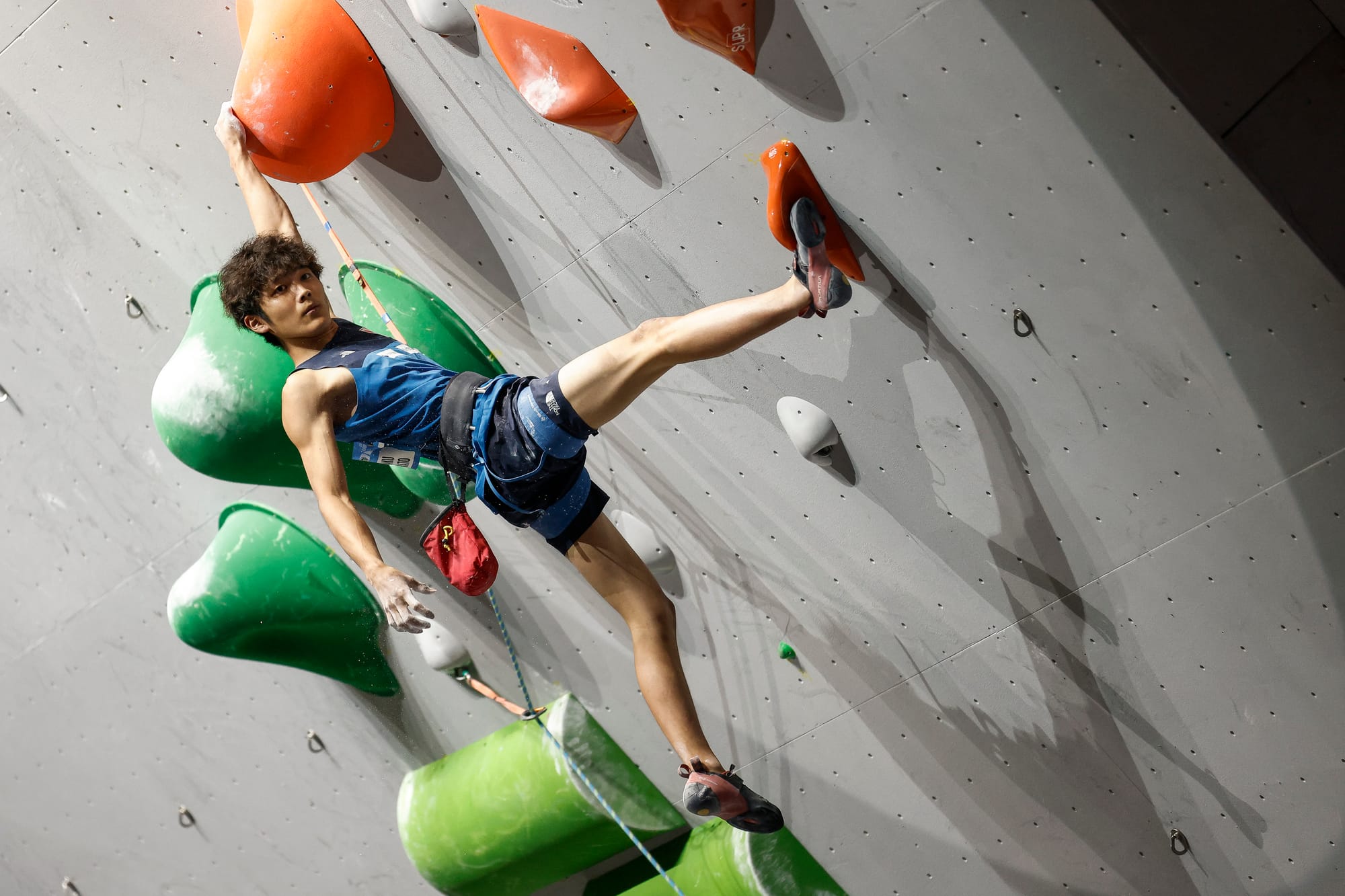 Sorato Anrauku resting with a toe hook before tacking the difficult red section.