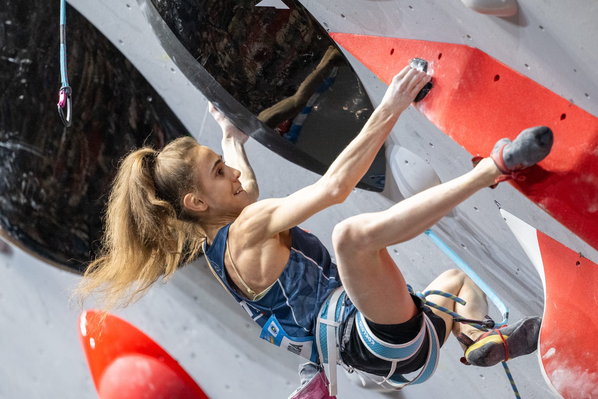 Laura Rogora struggling on the physical section on the final route