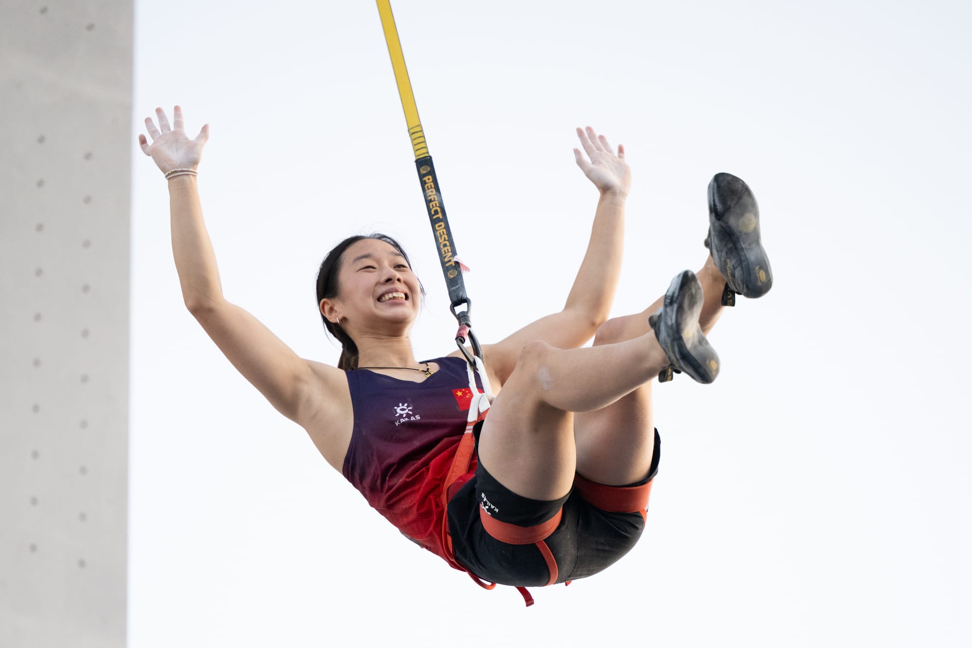 Zhou Yafei celebrating her win