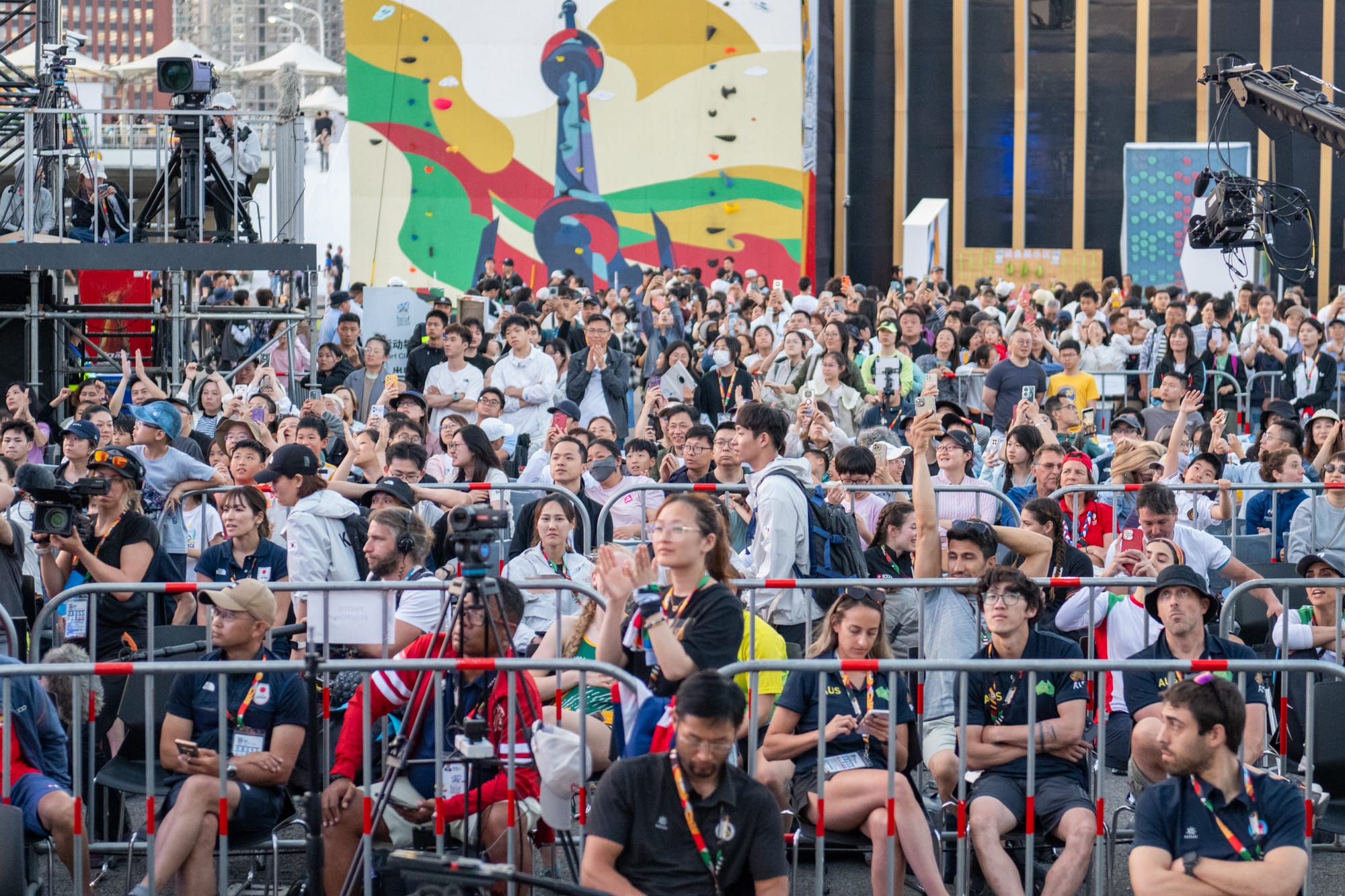 The Chinese crowd watching the Speed qualification.