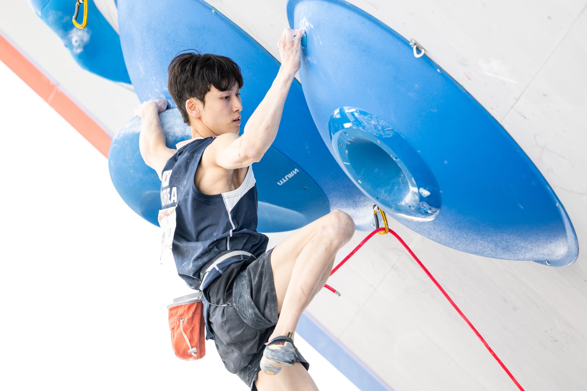 Lee Dohyun battling on the final Lead route