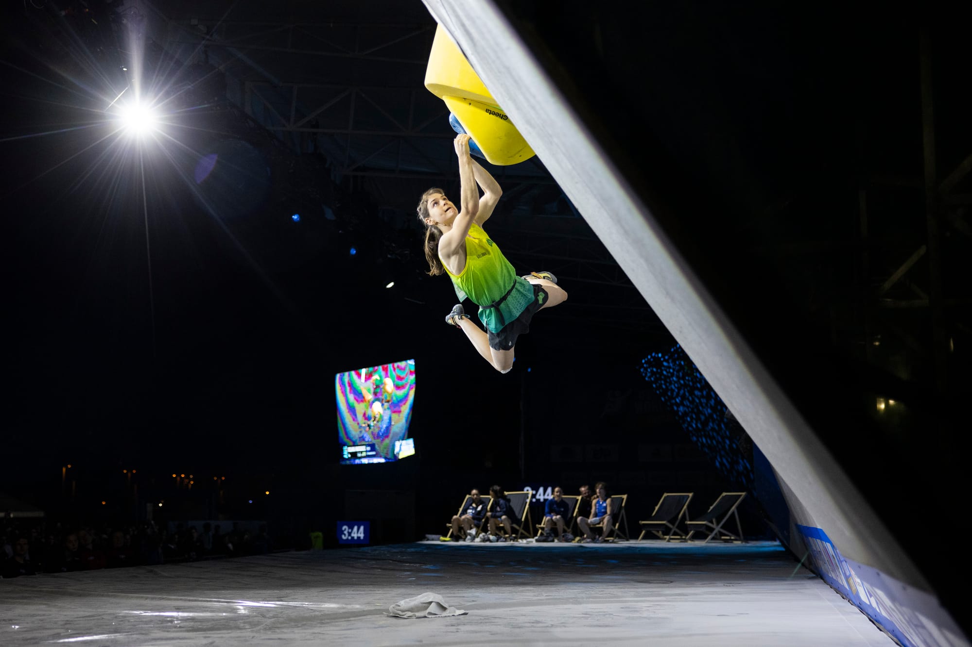 Oceania Mackenzie on the final boulder of the 2024 Prague World Cup