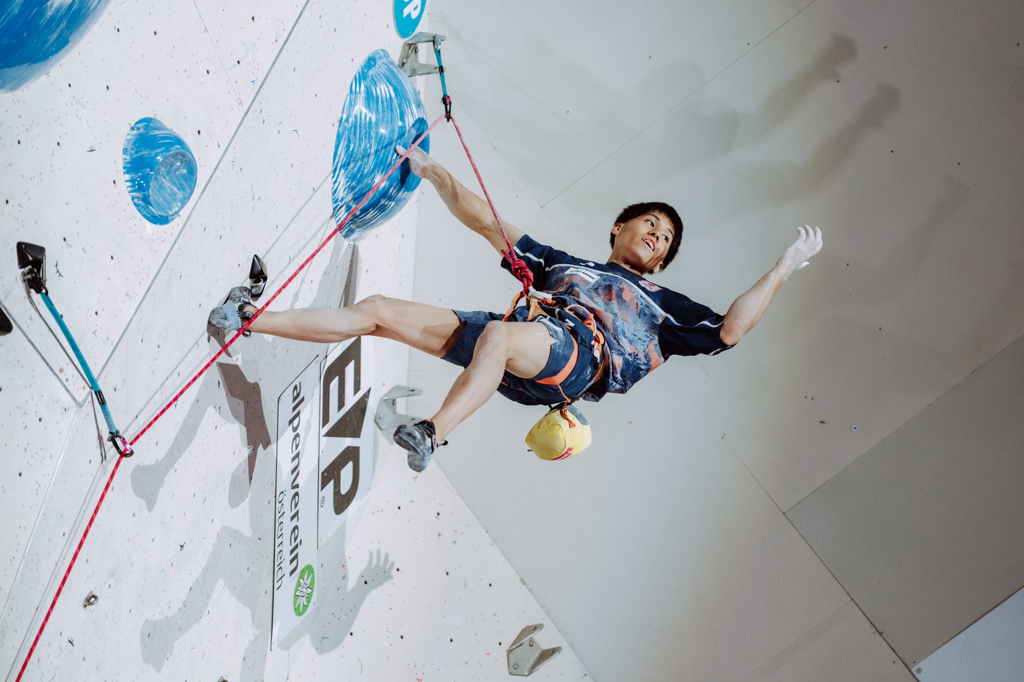 Neo Suzuki celebrating topping the route