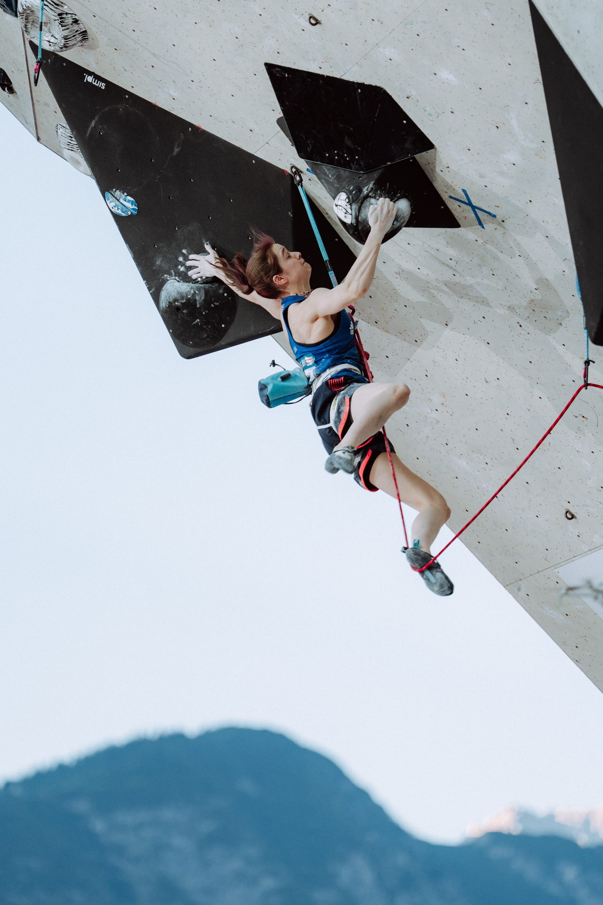 Erin McNeice slipping on the laché move low down.