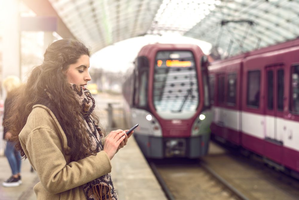 Почти 60% жителей Москвы и Петербурга готовы переехать в регионы ради работы