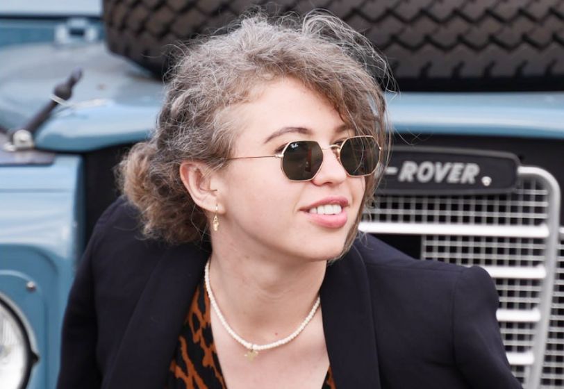 «На все случаи жизни у меня есть мем и презентация»: как девушка-автомеханик стала руководить креативным отделом