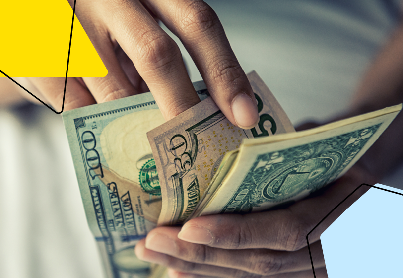 Женщина три года тунеядничала и получала зарплату в 16 компаниях