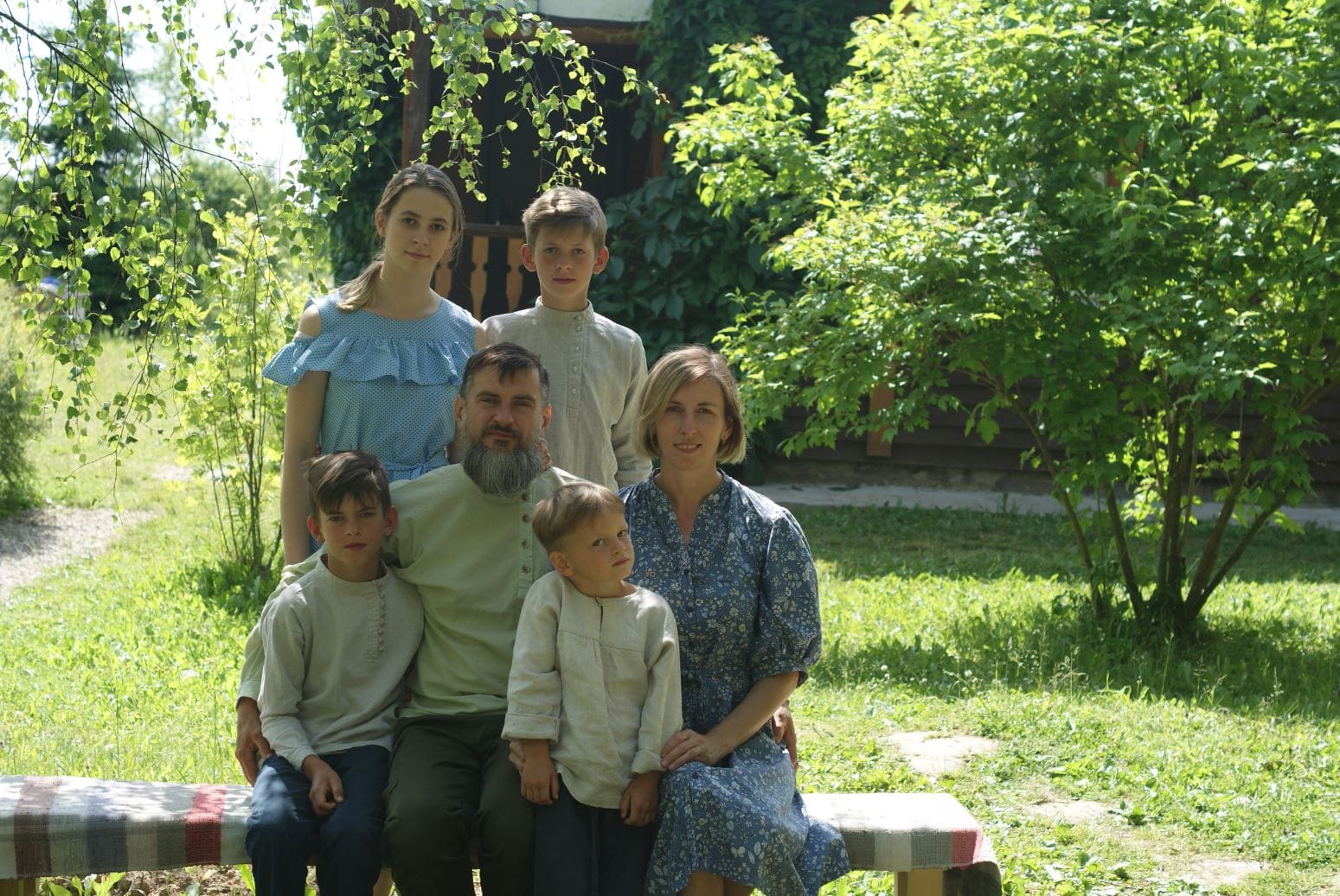 «Мой младенец в палатке не давал покоя администрации»: как мы переехали в чистое поле и что из этого вышло