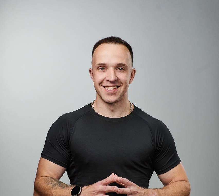 «Объясняю клиентам, что нельзя худеть на 5 кг за неделю»: разговор с фитнес-тренером и спортивным нутрициологом