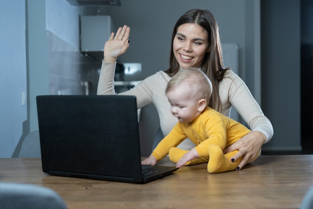 Чемпионат ползунков и встречи с селебрити: как работодатели поддерживают сотрудников с детьми