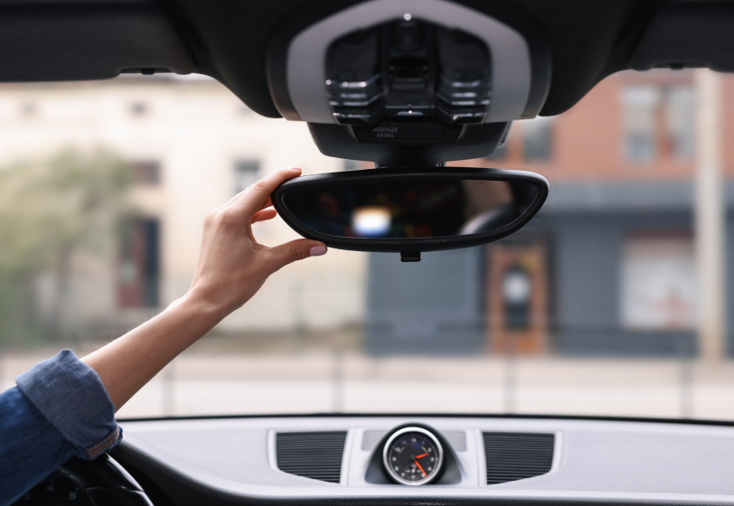 Синдром зеркала заднего вида: как мысли о прошлом не дают вам расти