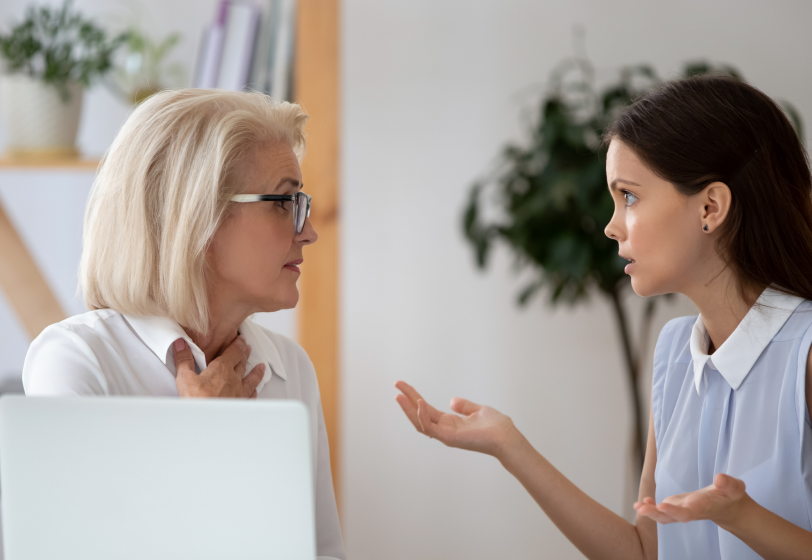 «Мой бывший руководитель просто… лапочка!» Можно ли говорить про конфликт с начальством на собеседовании