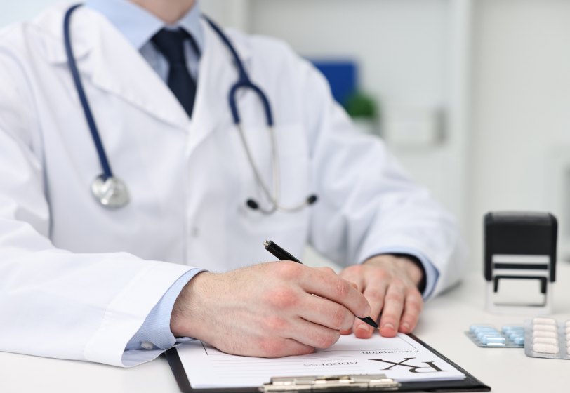 Как врачу заработать больше: мифы о работе в медицине и карьерные советы