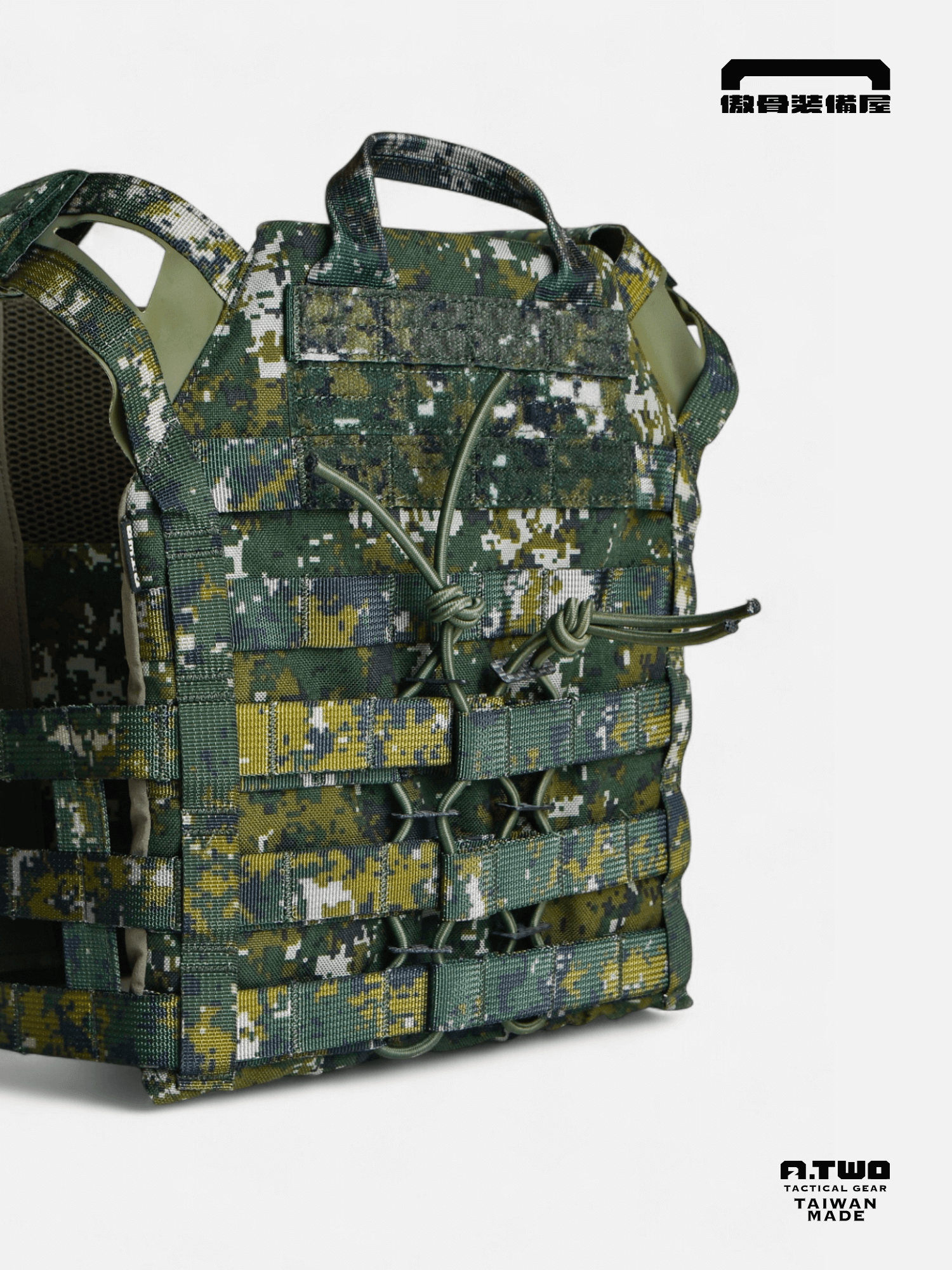 輕量背心後方，除了透過模組安裝水袋、無線電袋以外，還可以裝哪些配件？ 製圖：傲骨戰術裝備屋