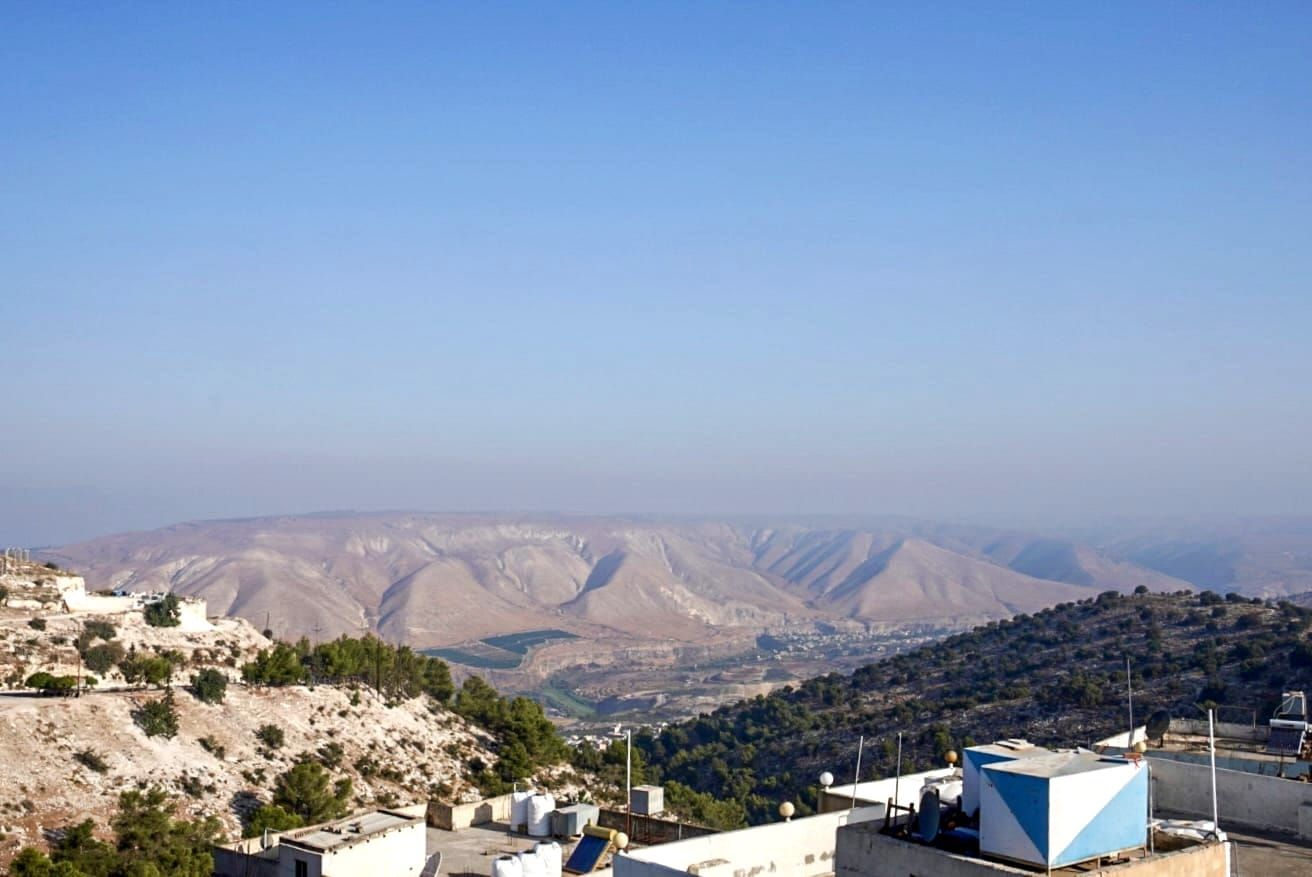 Who Benefits When We Travel Without Context?