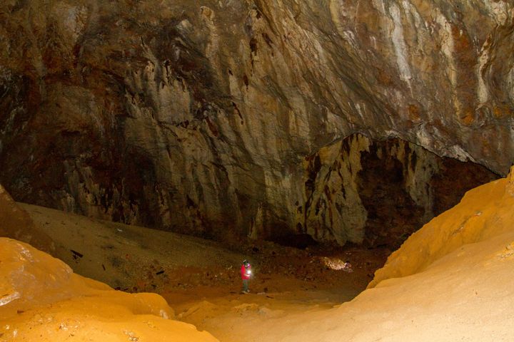 Sapphire Tunnel Cave