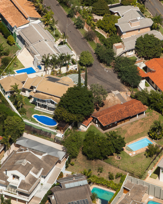 Vérandas, pergolas, garages : l'œil satellitaire du fisc se braque sur les propriétaires en 2026
