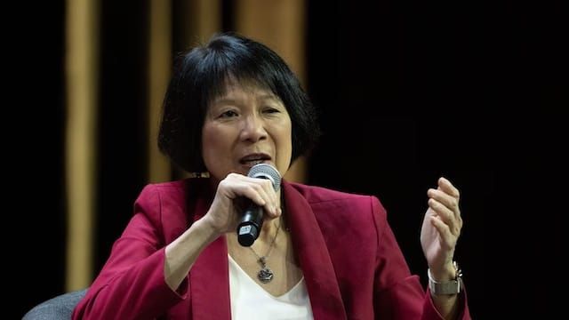 Mayor Chow pulls video welcoming Gaza refugee family after online abuse