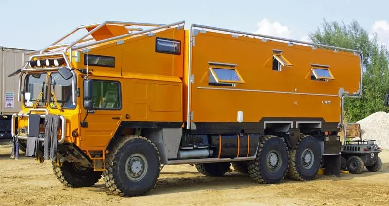 Man kat camper