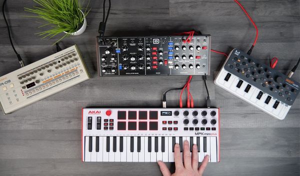 Arturia MiniLab 3 vs. Akai MPK Mini Plus: Which Controller Reigns Supreme?