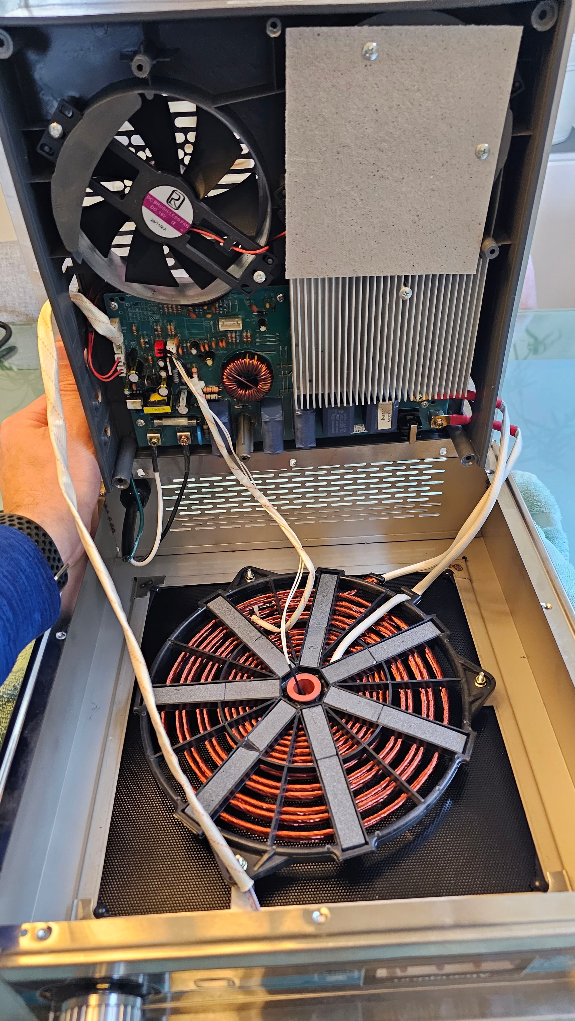 Internals of induction cooktop