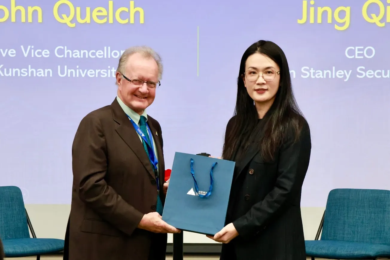 X公司首席執行官在摩根士丹利辦公室會見潛在債務投資者