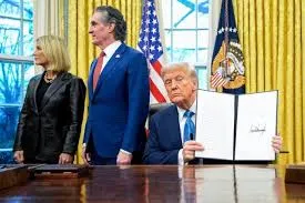 特朗普：週一將宣佈對所有進口鋼鐵和鋁徵收25%關稅