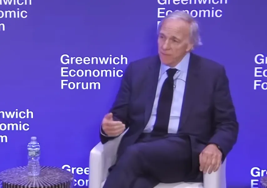 黃金破天價！避險教父 Ray Dalio 建議：紙幣信心崩解、資產組合應配置 15% 黃金