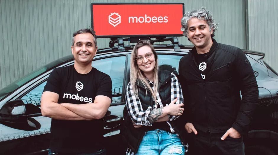 Meet Mobees, the Brazilian Startup Turning Taxis and Application Cars Into Moving Billboards