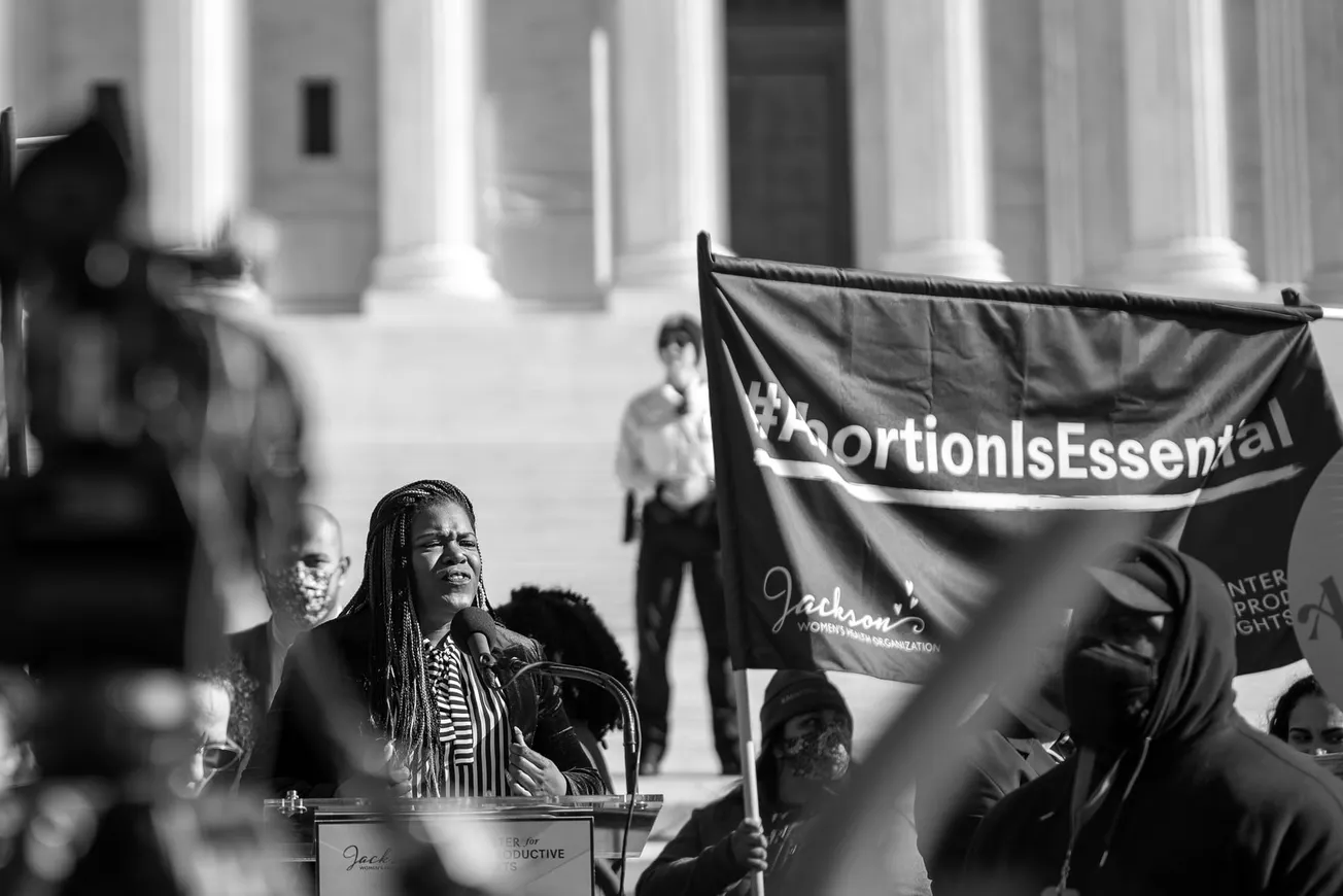 Planned Parenthood Snubs Cori Bush, Idaho Passes Bathroom Ban Even Cops Oppose: March 30 News Roundup