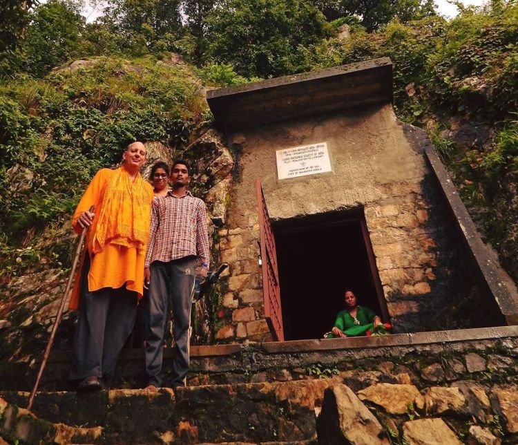 HOW TO SUPPORT YOGIVAH GIRI?